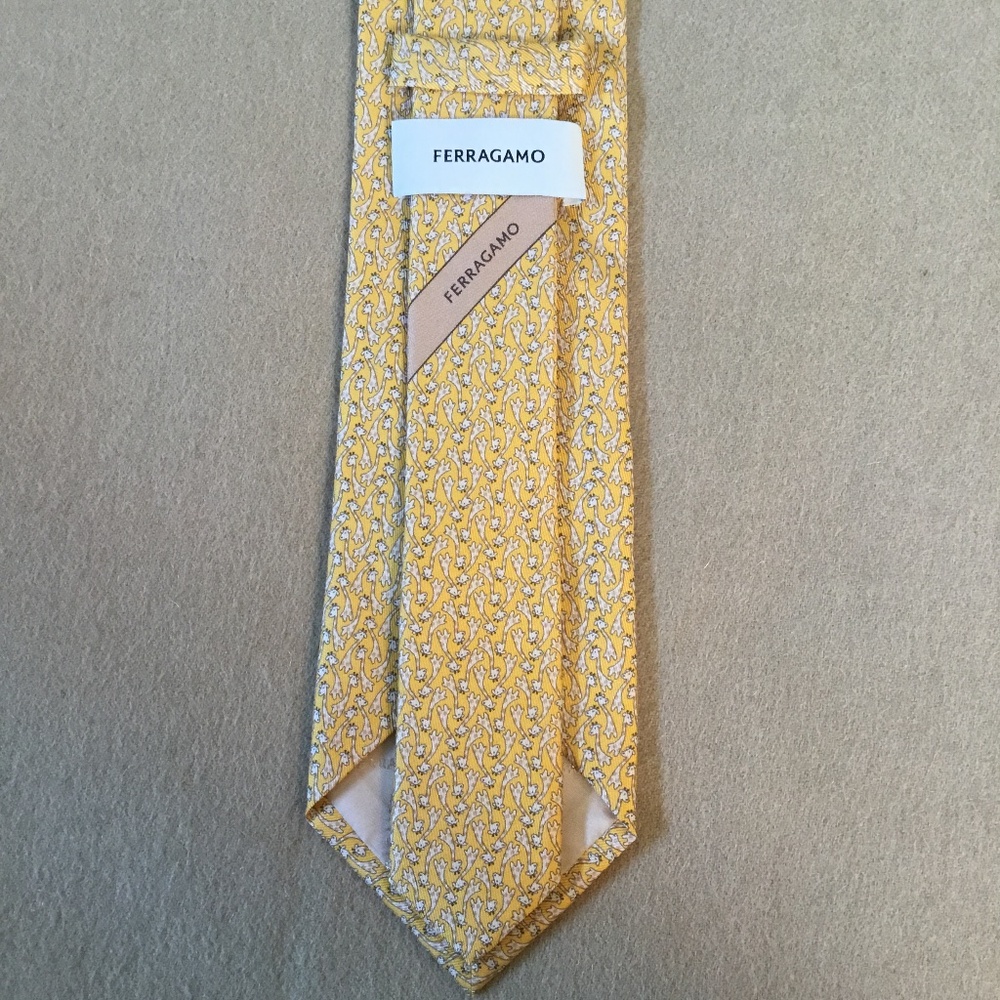 Ferragamo Giraffe-Print Silk Tie - Picture 13 of 16